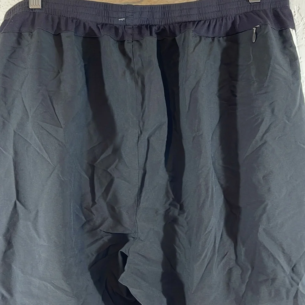 ADIDAS Run Shorts 7” Athletic Black & White Back Zip Pocket Size 2XL NEW